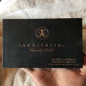 Anastasia Beverly Hills Makeup - Anastasia Brow Kit Anastasia Beverly Hills Makeup - Anastasia Brow Kit